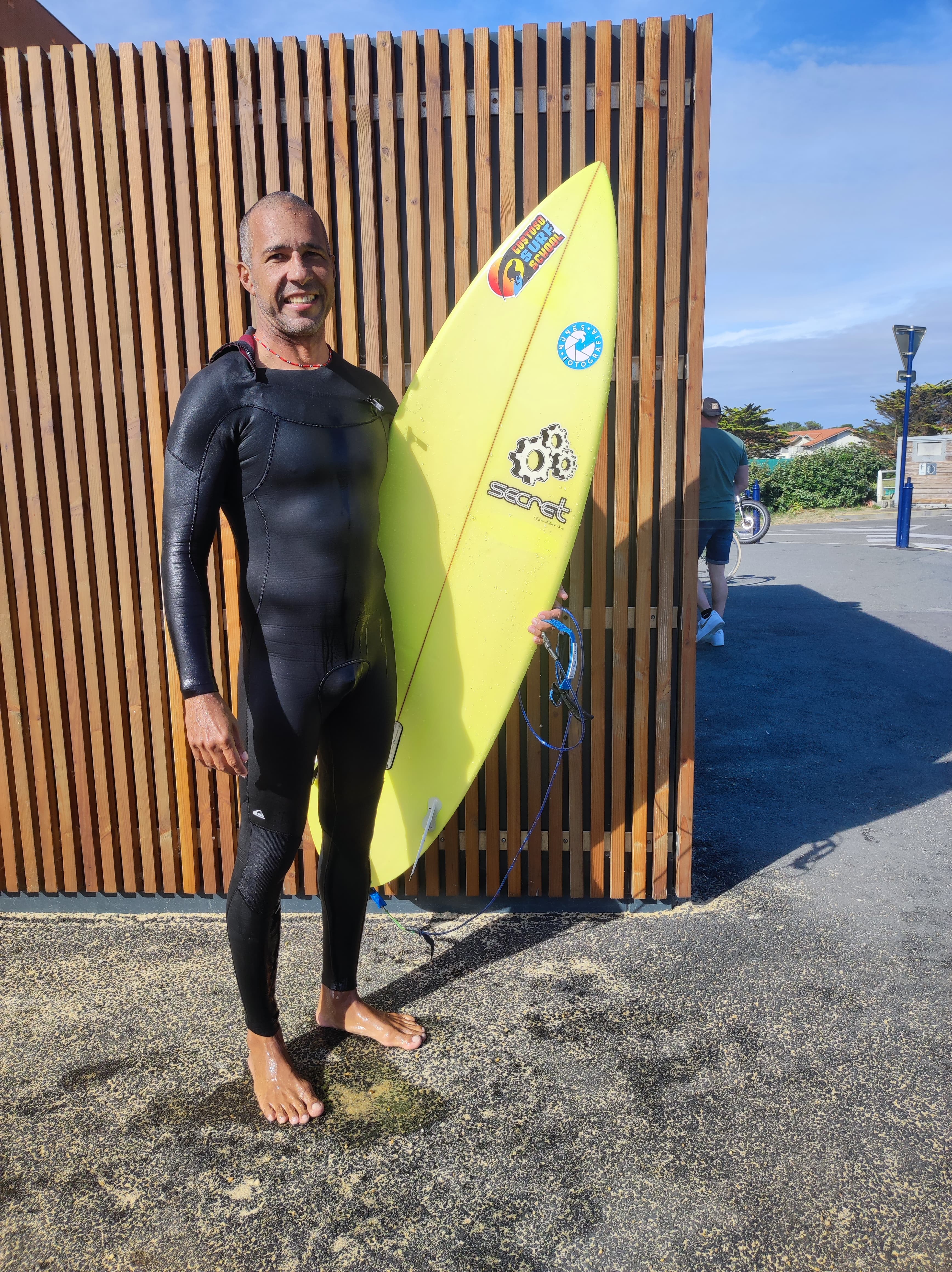 Beleza paradiziaca é o que terá ao aprender surfar com a Gostoso Surf School | aluguel de pranchas
